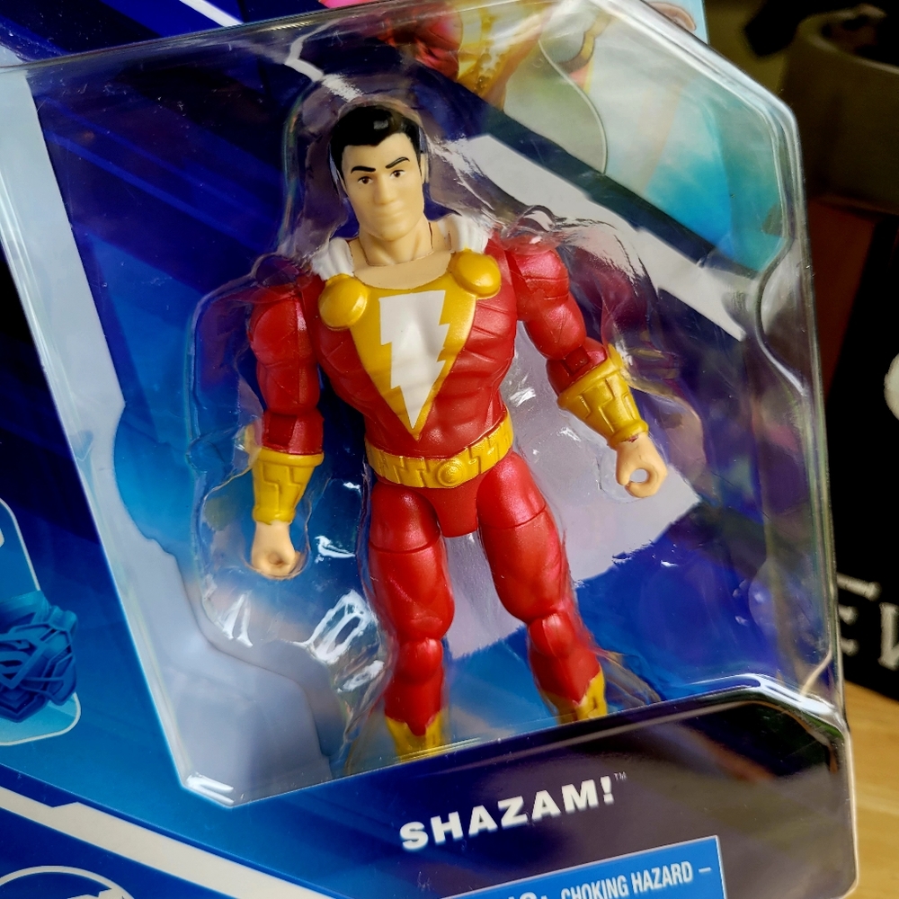 SHAZAM Action Figure - Picture 6 of 8